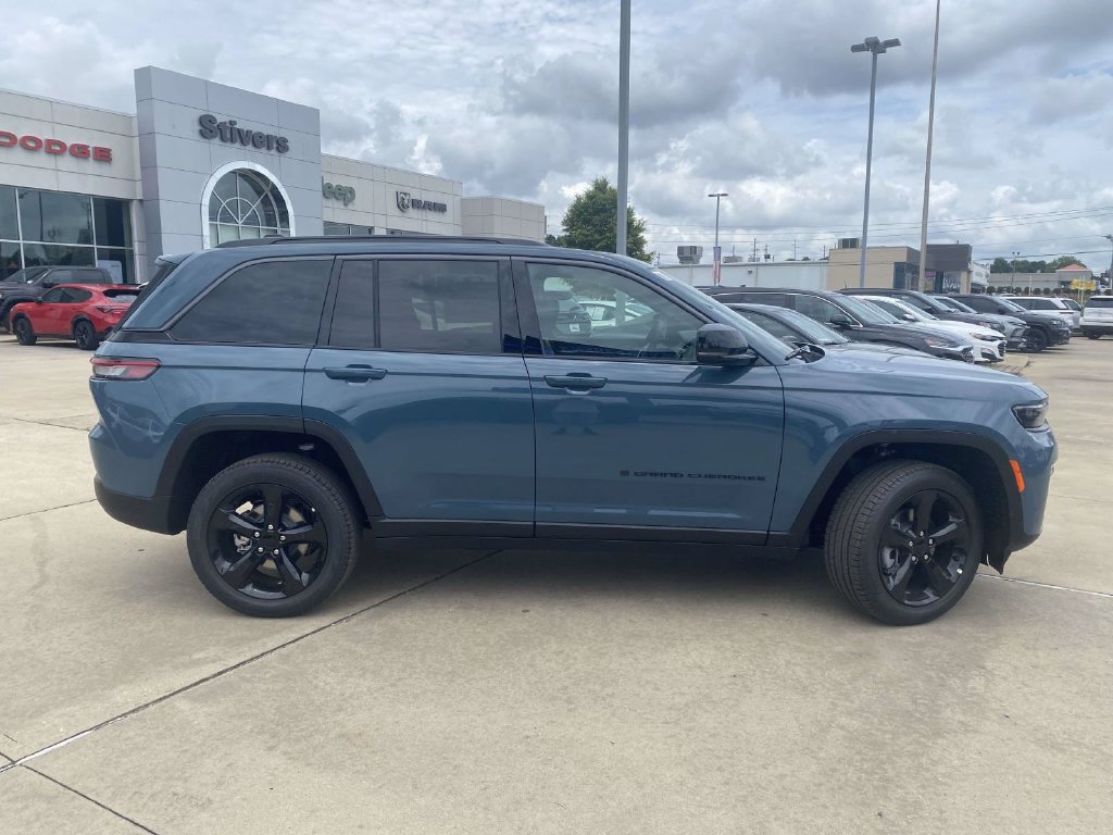 New 2026 Jeep Grand Cherokee Limited w/ Limited Altitude Package RWD image 36