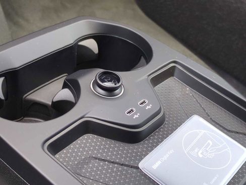 New 2025 BMW iX xDrive50 w/ Premium Package image 33