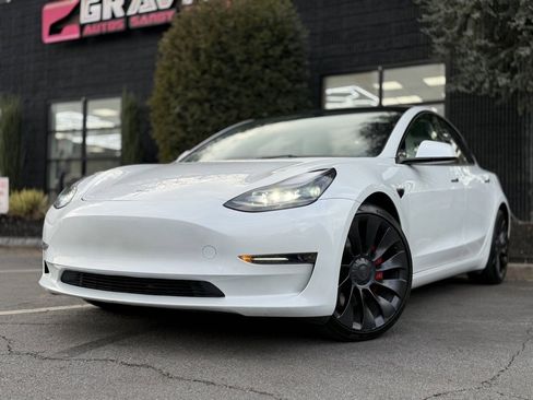 Used 2023 Tesla Model 3 Performance image 2