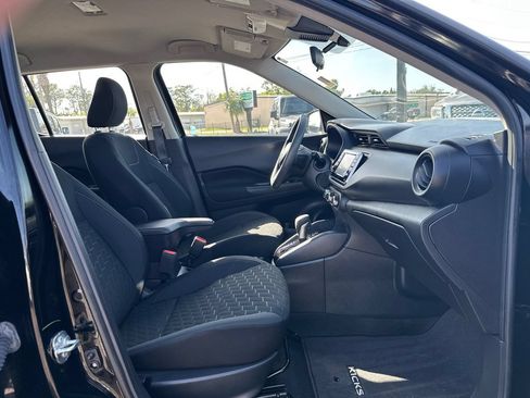 Used 2022 Nissan Kicks S FWD image 18
