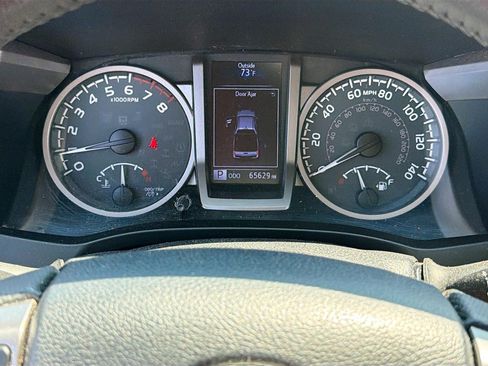 Used 2018 Toyota Tacoma SR5 RWD image 12