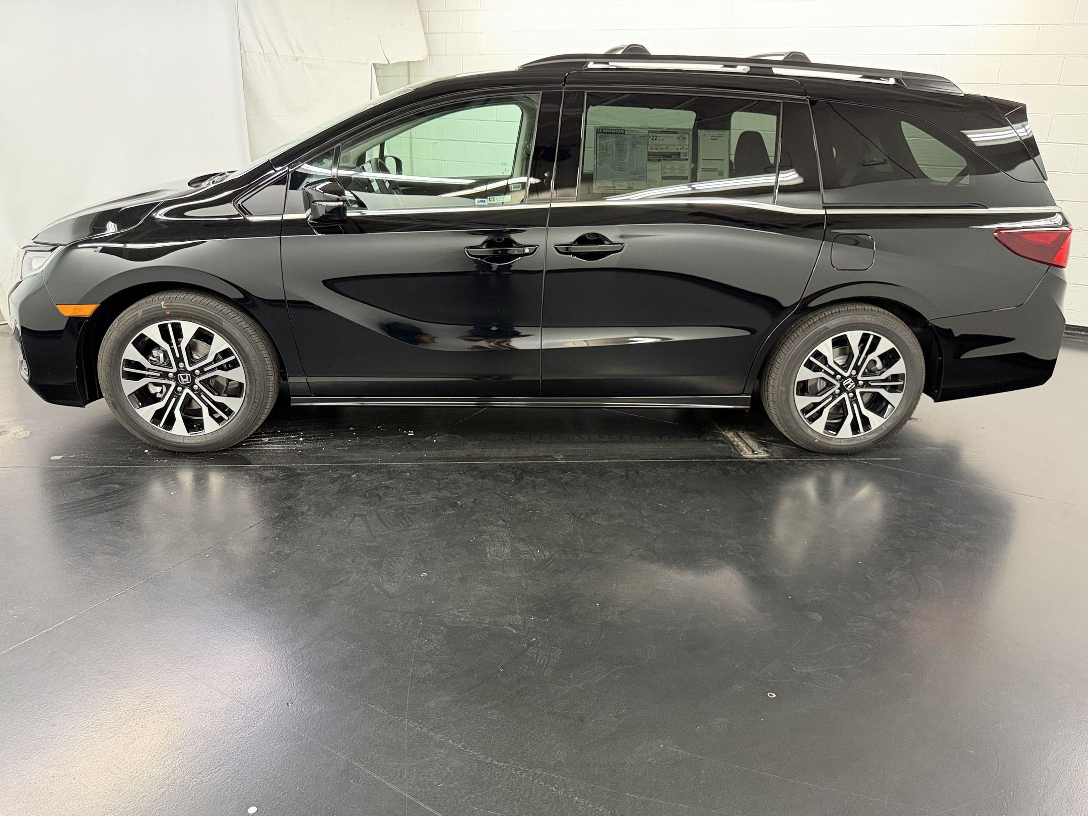 New 2027 Honda Odyssey Elite image 2