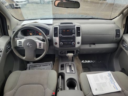 Used 2017 Nissan Frontier SV image 9