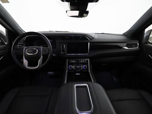 Used 2024 GMC Yukon Denali w/ Advanced Technology Package image 5