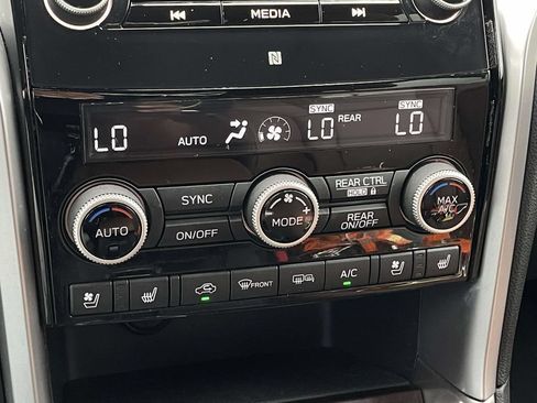 Used 2019 Subaru Ascent Touring w/ Popular Package #3 AWD/4WD image 21