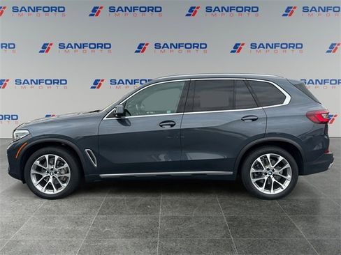 Used 2022 BMW X5 xDrive40i w/ Luxury Seating Package image 2
