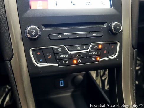 Used 2017 Ford Fusion SE w/ Equipment Group 201A FWD image 20