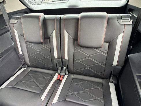 Used 2025 Volkswagen Atlas Peak Edition SE AWD/4WD image 23