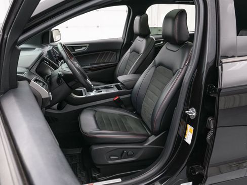 Certified 2022 Ford Edge ST-Line w/ Cargo Accessory Package image 11