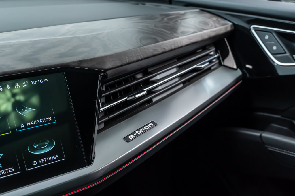 Used 2023 Audi Q4 e-tron Premium Plus AWD/4WD image 20