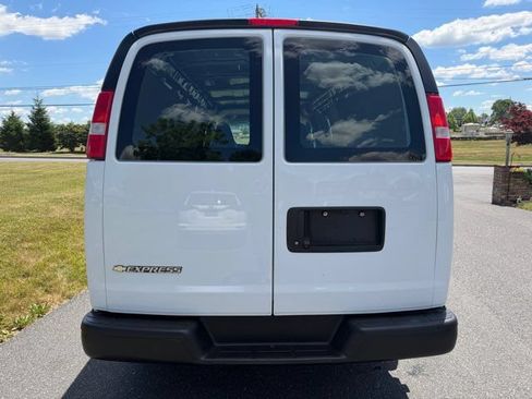 Used 2019 Chevrolet Express 2500 Extended RWD image 5