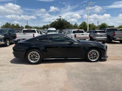 Used 2025 Ford Mustang GT RWD image 5
