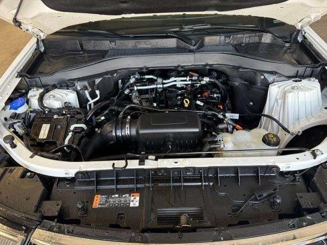 Used 2022 Ford Explorer XLT w/ Equipment Group 202A AWD/4WD image 30