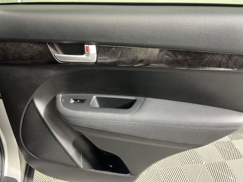 Used 2014 Kia Sorento LX image 31