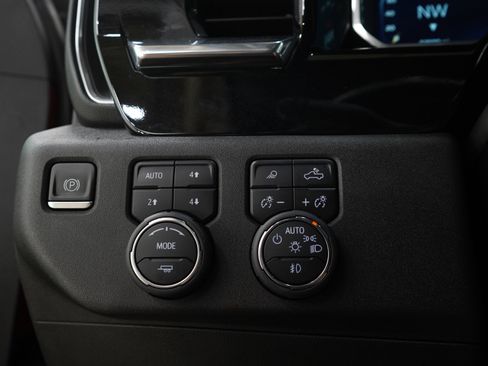 Used 2023 Chevrolet Silverado 1500 High Country w/ Z71 Off-Road Package AWD/4WD image 29