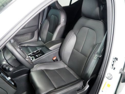 Used 2024 Volvo XC40 B5 Plus w/ Climate Package AWD/4WD image 14
