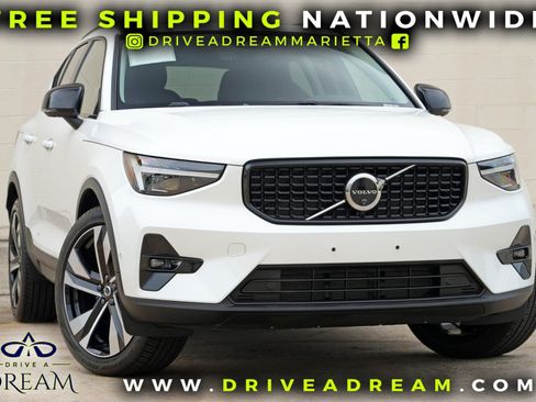 Used 2025 Volvo XC40 B5 Plus w/ Protection Package Premier AWD/4WD image 2