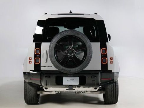 New 2026 Land Rover Defender 110 X-Dynamic SE image 7