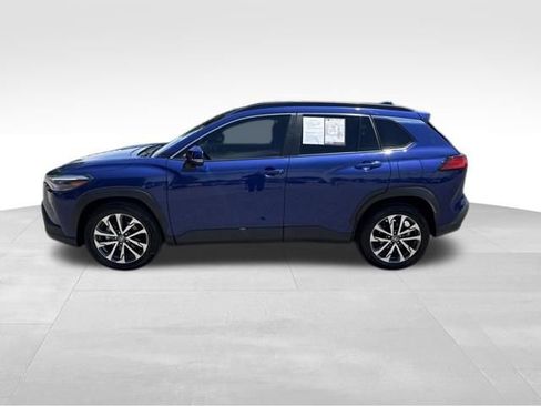 Used 2023 Toyota Corolla Cross XLE w/ Convenience Package FWD image 2