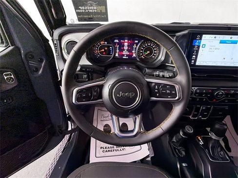 Used 2024 Jeep Wrangler Sahara image 11