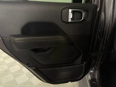 Used 2025 Jeep Wrangler Unlimited Sahara image 23