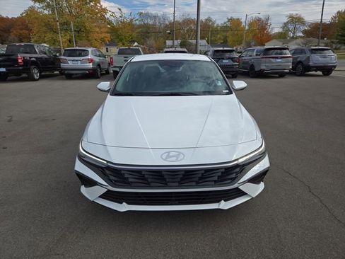 New 2026 Hyundai Elantra Hybrid FWD image 3