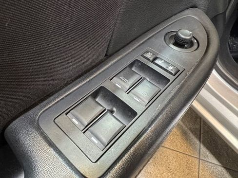 Used 2014 Chrysler 200 Limited image 17