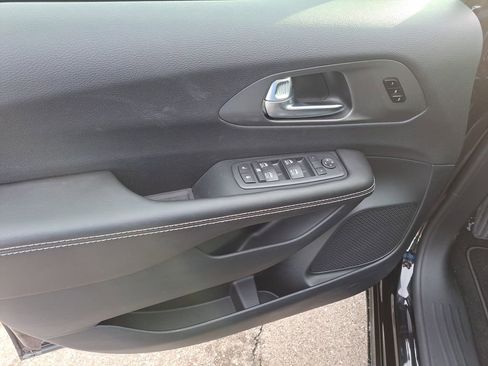 New 2026 Chrysler Pacifica Select FWD image 15