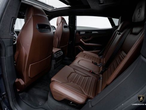 Used 2025 Lamborghini Urus SE image 48