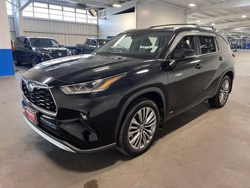 Used 2021 Toyota Highlander Limited image 7