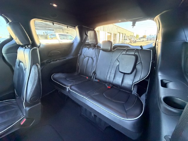 Used 2025 Chrysler Pacifica Limited FWD image 15