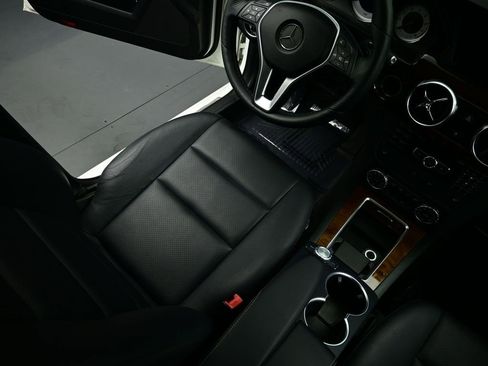 Used 2015 Mercedes-Benz GLK 350 4MATIC image 9