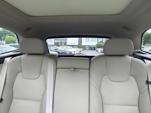 Certified 2024 Volvo XC60 B5 Plus w/ Climate Package AWD/4WD image 16