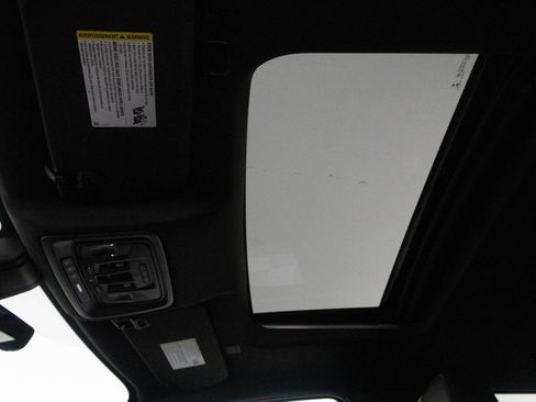 Used 2021 GMC Sierra 1500 AT4 w/ AT4 Premium Package image 7