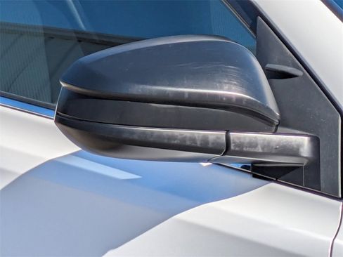 Used 2015 Toyota RAV4 LE image 11