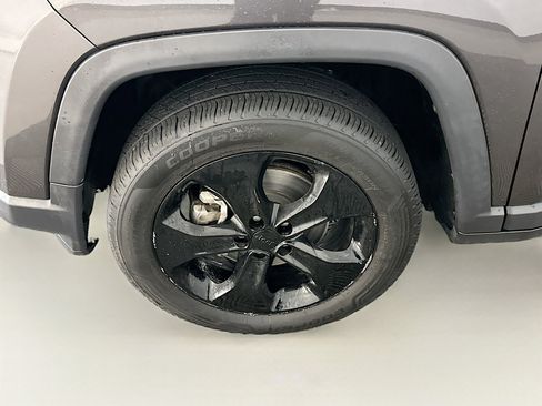 Used 2020 Jeep Compass Latitude image 11