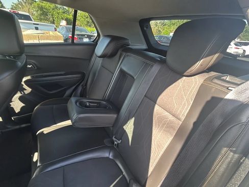 Used 2018 Chevrolet Trax LT w/ Sun & Sound Package FWD image 24