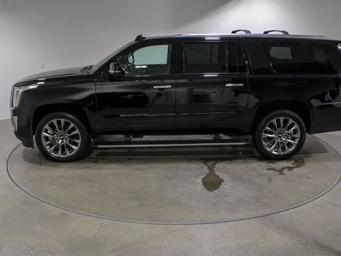 Used 2020 Cadillac Escalade ESV Platinum w/ Escalade Sport Edition image 2