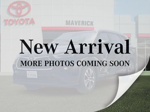 Used 2024 Toyota Highlander XLE FWD image 1