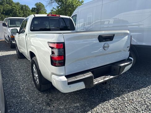 Used 2024 Nissan Frontier SV w/ SV Convenience Package RWD image 4