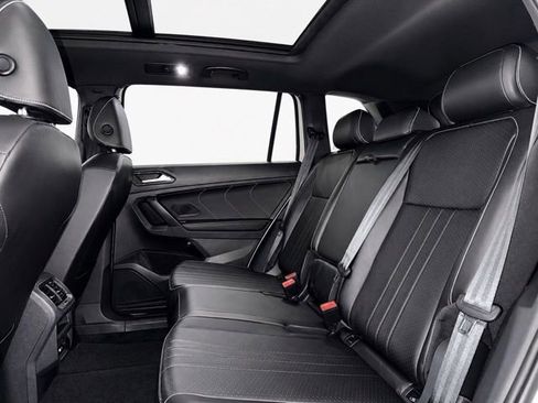 Used 2023 Volkswagen Tiguan SE R-Line AWD/4WD image 19