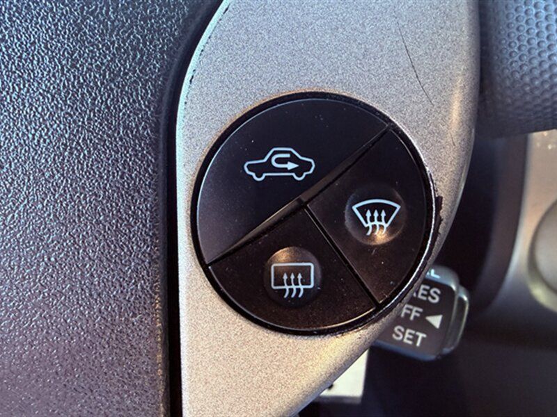 Used 2004 Toyota Prius FWD image 18