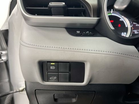Used 2023 Toyota Highlander XLE FWD image 19
