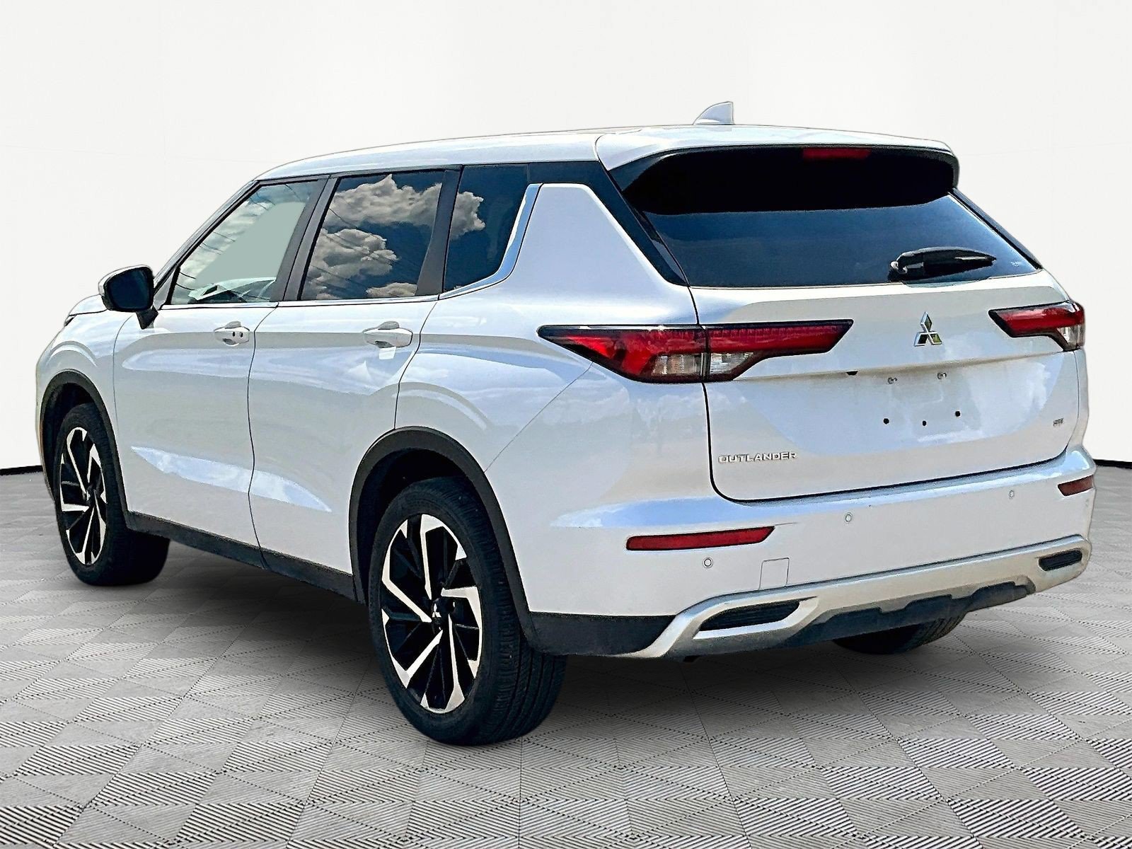 Used 2024 Mitsubishi Outlander SE AWD/4WD image 4