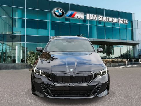 New 2027 BMW 530i RWD image 2