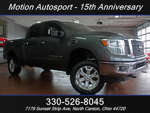 Used 2016 Nissan Titan SV image 2