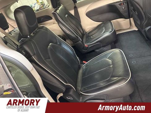Used 2023 Chrysler Pacifica Limited image 32