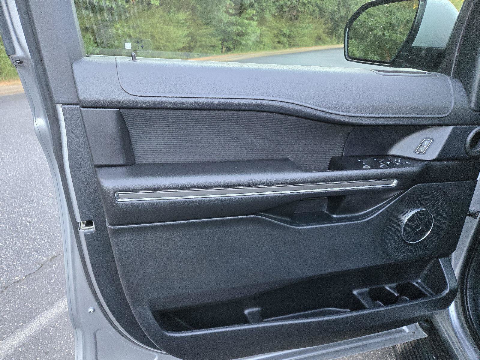 Used 2020 Ford Expedition XLT RWD image 13