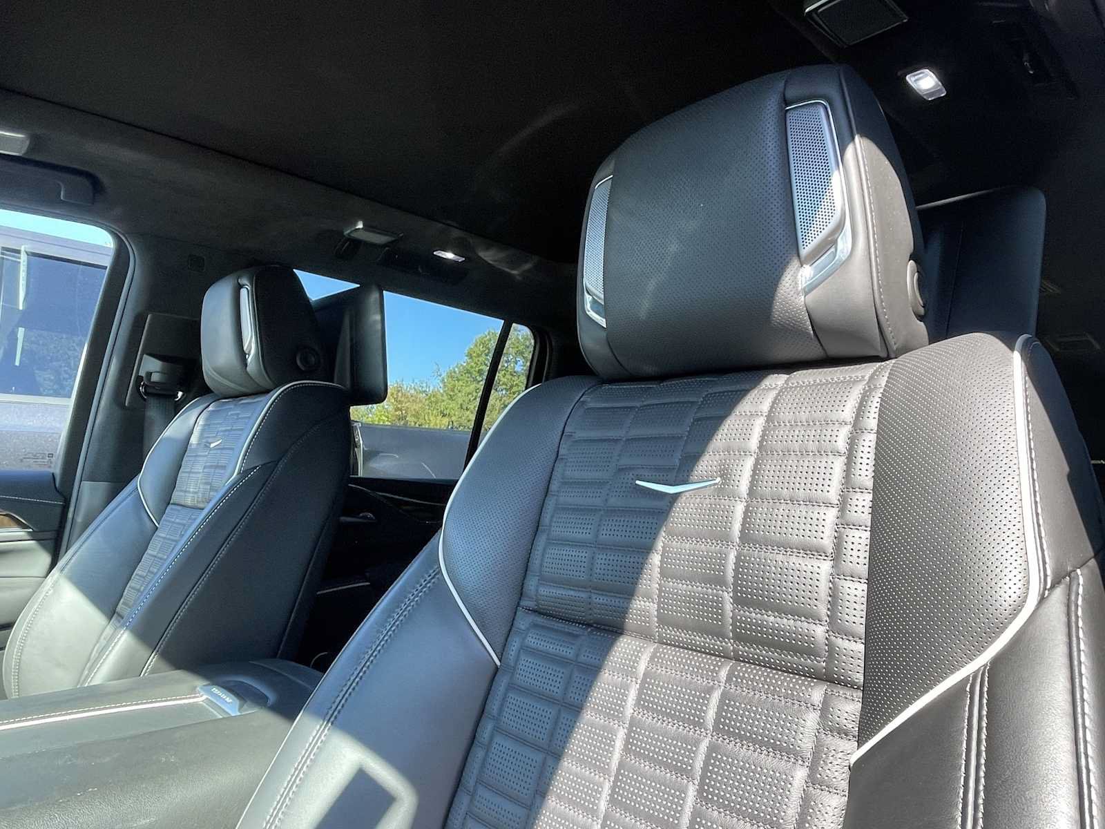 Used 2024 Cadillac Escalade ESV Sport Platinum w/ Heavy-Duty Trailer Package AWD/4WD image 9