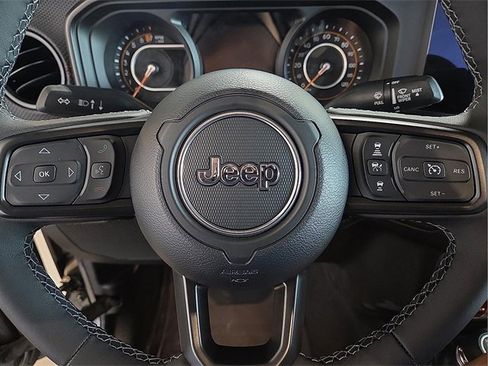 New 2026 Jeep Gladiator Rubicon w/ Steel Bumper Group image 19